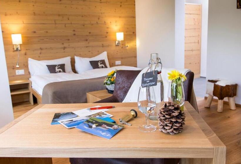 סוויטת ג'וניור עם מרפסת, Bettmerhof