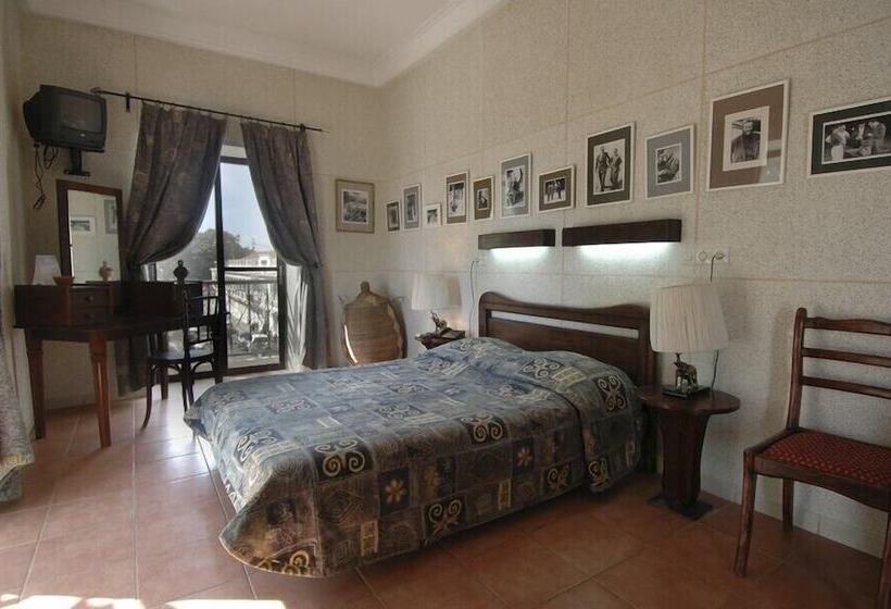 اتاق استاندارد, De La Poste