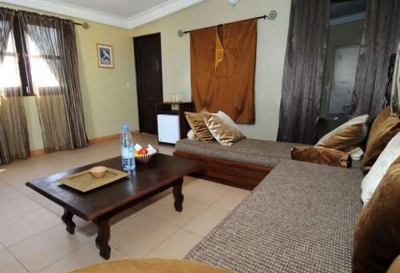 اتاق استاندارد سه نفره, De La Poste