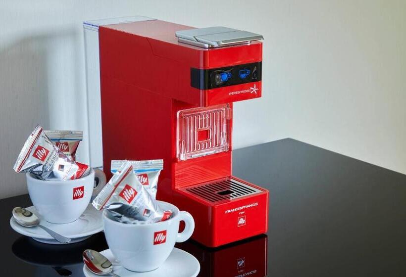 스탠다드 룸 킹사이즈 침대, Forest Of Arden Hotel And Country Club