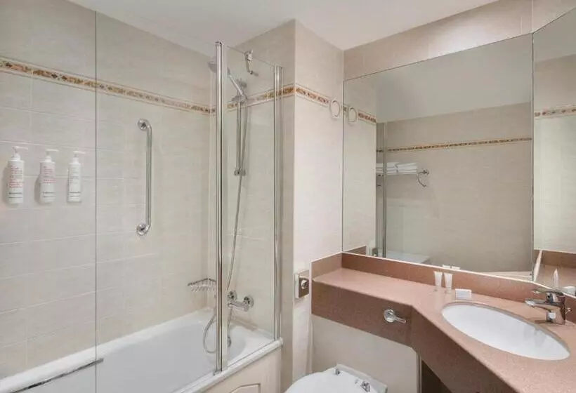 اتاق لوکس با تخت بزرگ, Forest Of Arden Hotel And Country Club