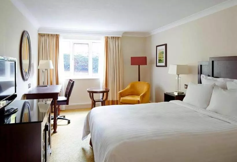اتاق لوکس با تخت بزرگ, Forest Of Arden Hotel And Country Club