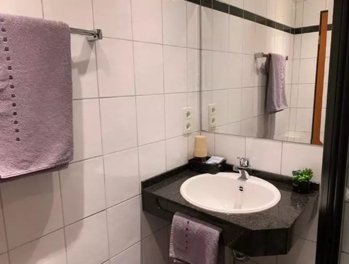 Standard Single Room, Krasemann