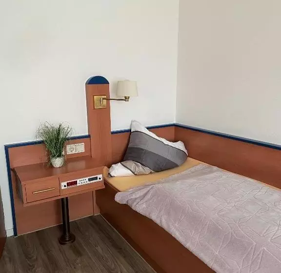 Standard Single Room, Krasemann