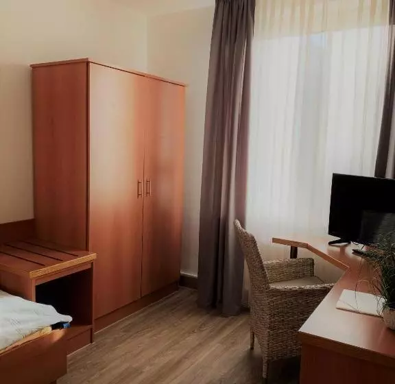 Standard Single Room, Krasemann