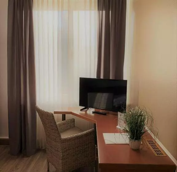Standard Single Room, Krasemann