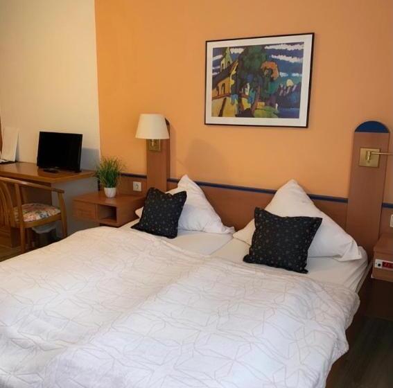 标准三人间, Krasemann