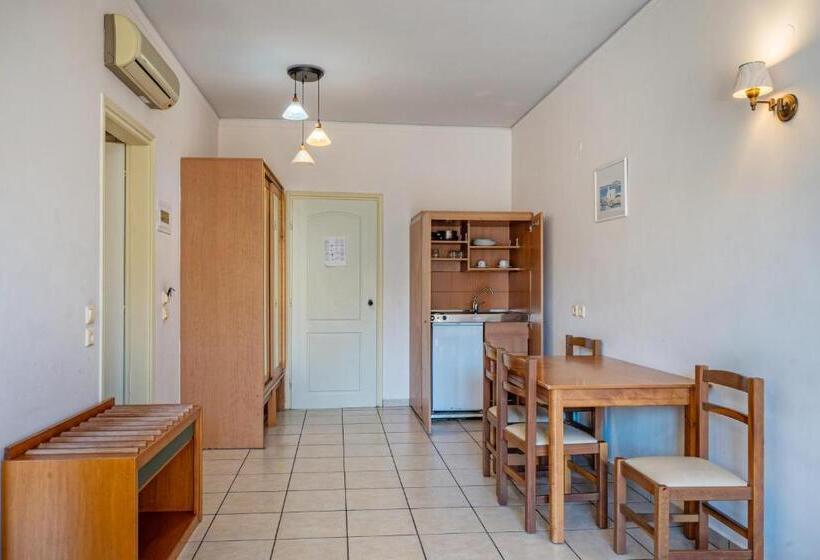 Семейные Апартаменты, Lefkoniko Bay