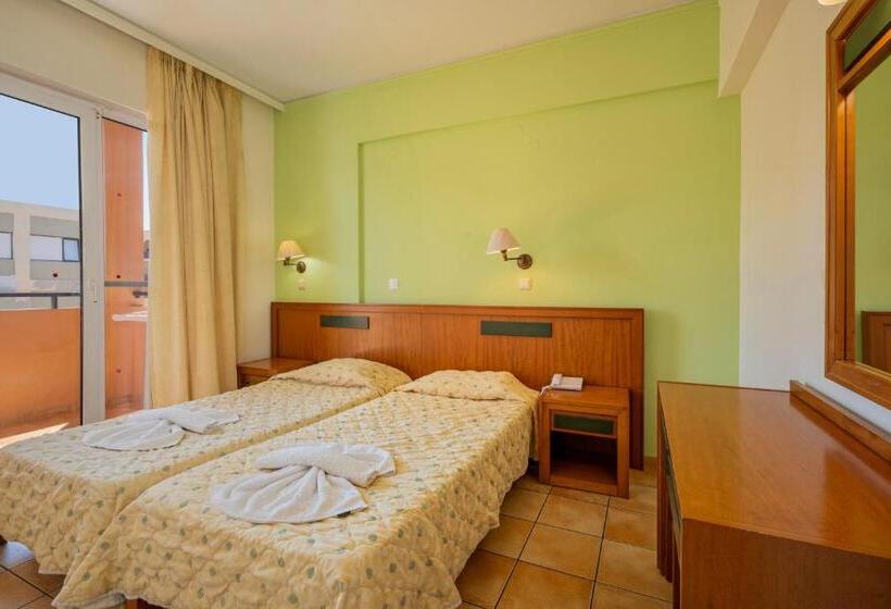 Номер Стандарт Боковой Вид на Море, Lefkoniko Bay