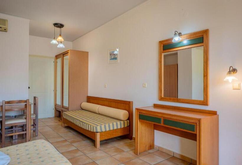 Номер Стандарт Трехместный, Lefkoniko Bay