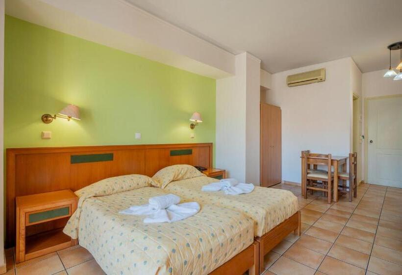 Номер Стандарт Трехместный, Lefkoniko Bay