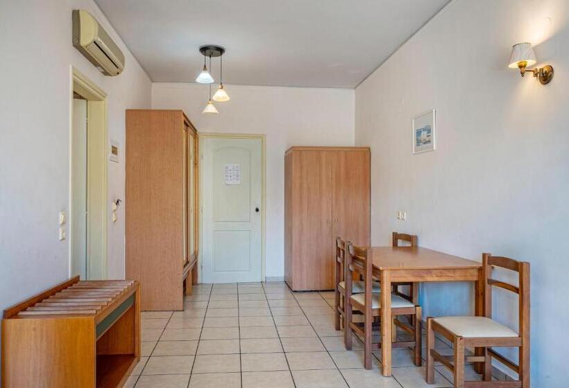 Семейные Апартаменты, Lefkoniko Bay