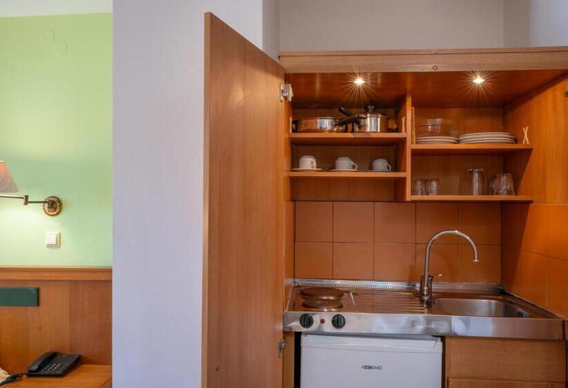 Семейные Апартаменты, Lefkoniko Bay