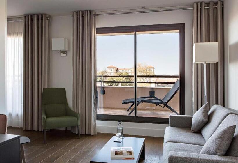 جناح مزود بتراس, New Hotel Of Marseille Vieux Port