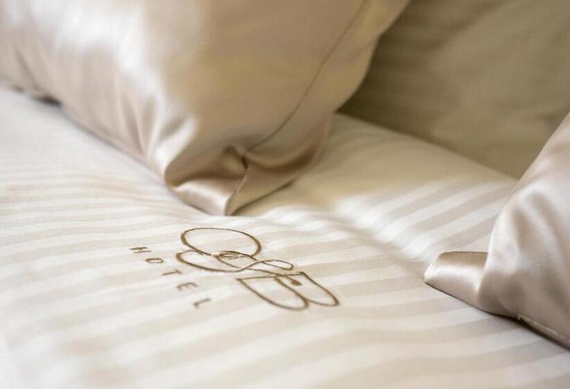 スタンダードルーム, O&b Athens Boutique