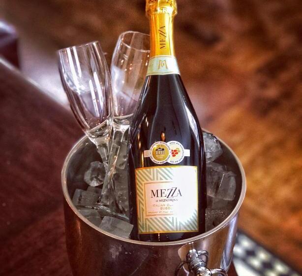 غرفة عائلية, The Red Cow   Guest House