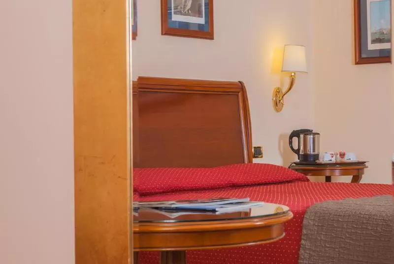 اتاق لوکس, Le Cheminée Business Hotel Napoli