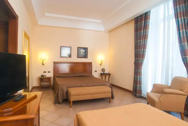 اتاق لوکس سه تخته, Le Cheminée Business Hotel Napoli