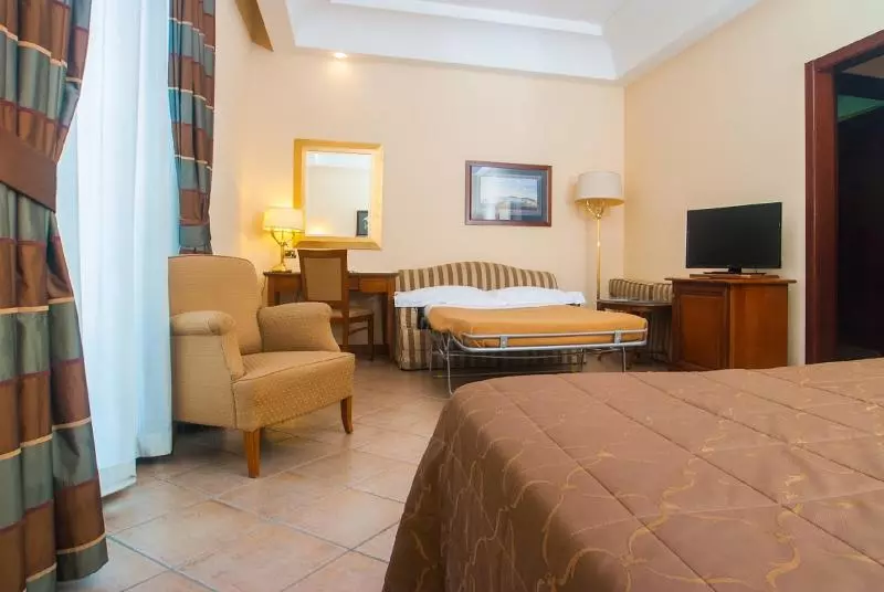 اتاق لوکس سه تخته, Le Cheminée Business Hotel Napoli