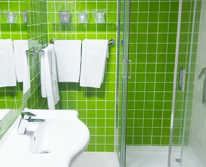 스탠다드 룸, Alcides