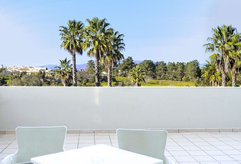 带泳池景观及2个卧室的公寓, Vitor S Plaza