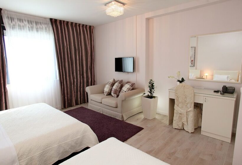 חדר סטנדרט לשלושה, Bellevue Trogir