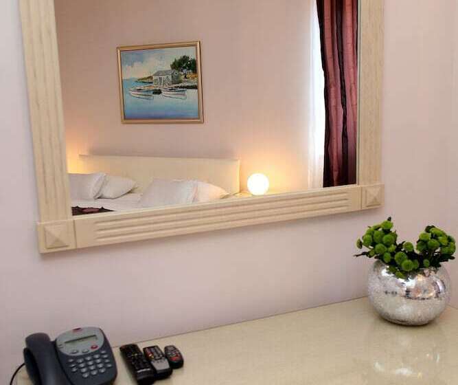 חדר משפחתי, Bellevue Trogir