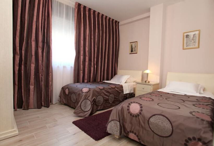 חדר משפחתי, Bellevue Trogir