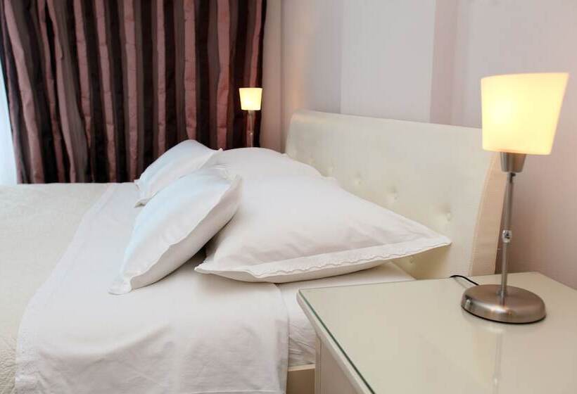 חדר משפחתי, Bellevue Trogir