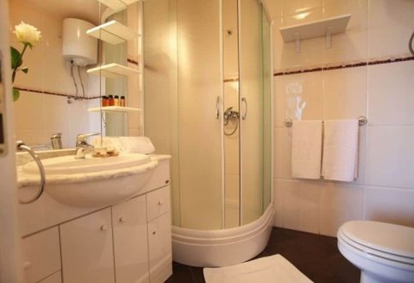 חדר משפחתי, Bellevue Trogir