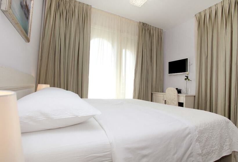 Quarto Estandar com Sacada, Bellevue Trogir