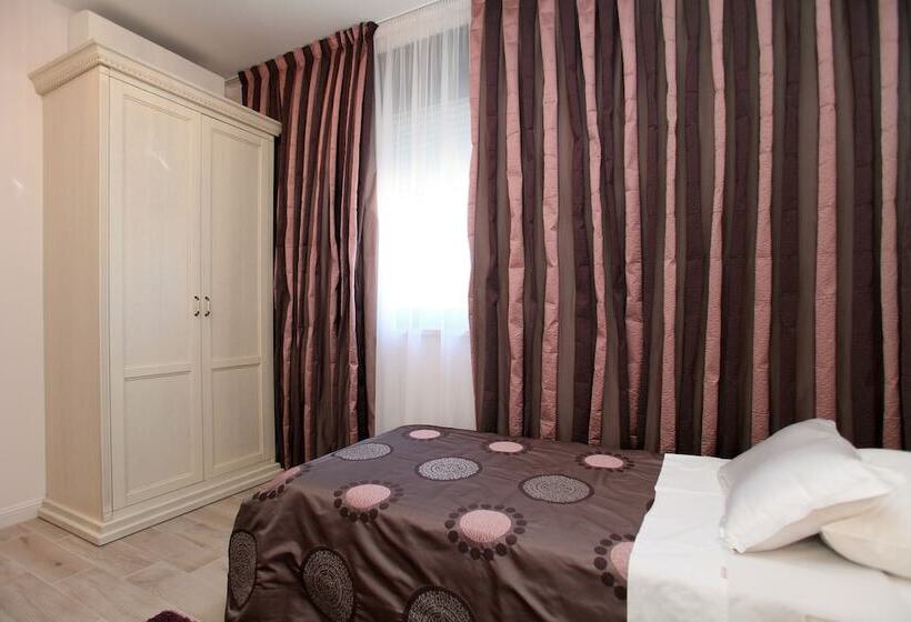 חדר משפחתי, Bellevue Trogir