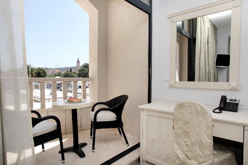 Quarto Estandar com Sacada, Bellevue Trogir