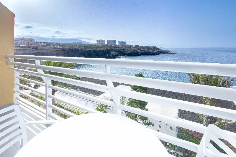 استودیوی استاندارد با چشم‌انداز دریا, Atlantic Holiday