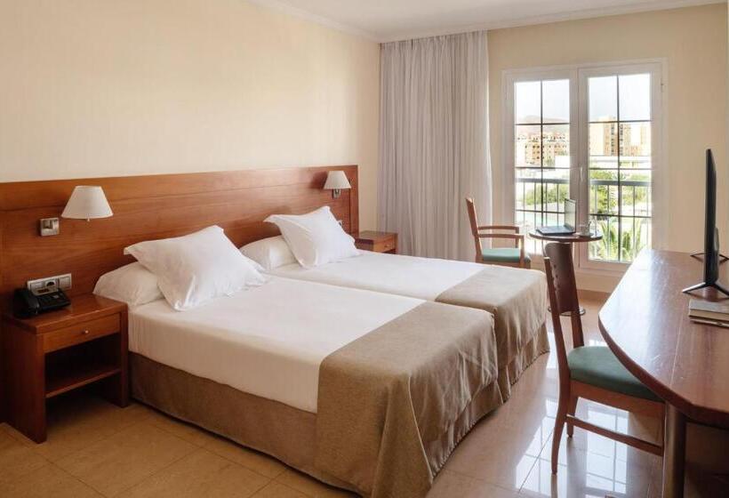 标准三人间, Checkin Diamar