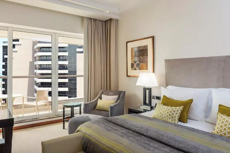 キングサイズベッドのデラックスルーム, Grosvenor House, A Luxury Collection Hotel, Dubai