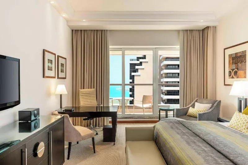 キングサイズベッドのデラックスルーム, Grosvenor House, A Luxury Collection Hotel, Dubai