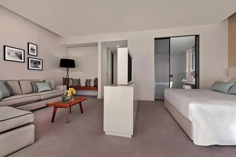 キングサイズベッドのデラックスルーム, Grosvenor House, A Luxury Collection Hotel, Dubai