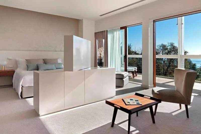 キングサイズベッドのデラックスルーム, Grosvenor House, A Luxury Collection Hotel, Dubai