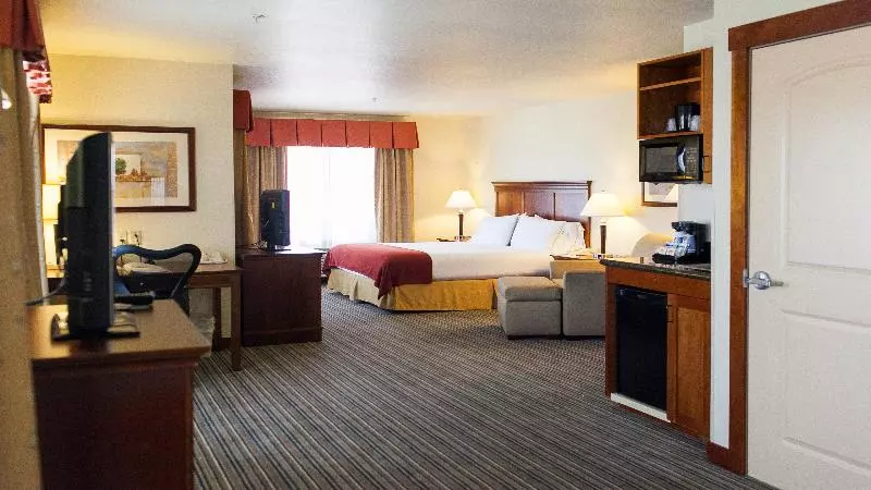 سوئیت با تخت بزرگ, Holiday Inn Express Turlock, An Ihg