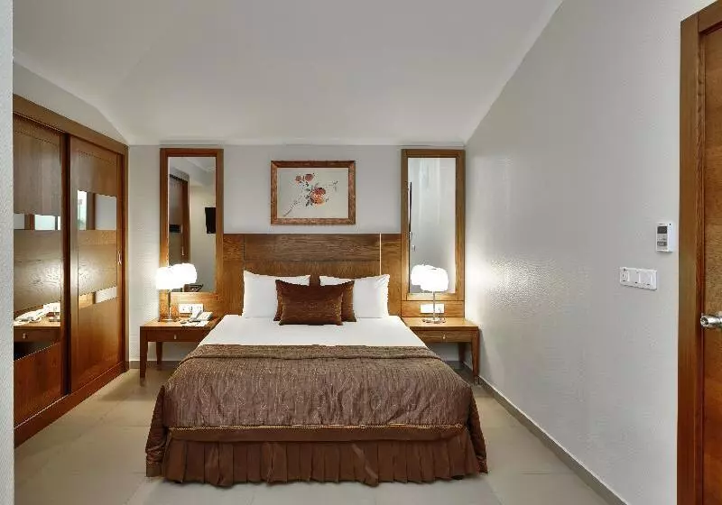 سوئیت با تخت بزرگ, Holiday Inn Express Turlock, An Ihg
