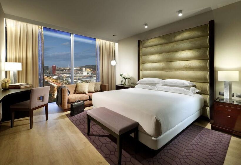 اتاق استاندارد با چشمانداز شهر, Hyatt Regency Barcelona Tower