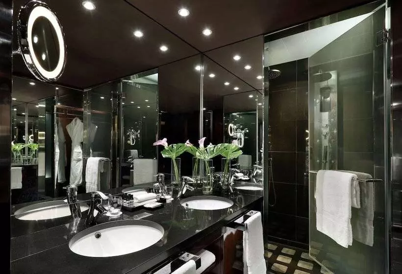 اتاق کلاب, Hyatt Regency Barcelona Tower