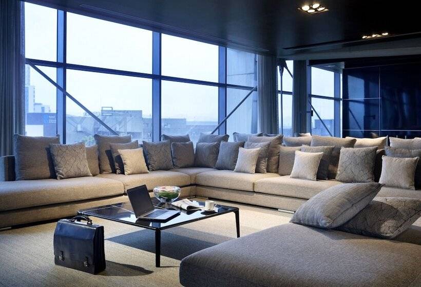 اتاق کلاب, Hyatt Regency Barcelona Tower