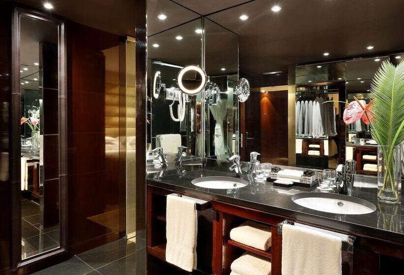 اتاق کلاب, Hyatt Regency Barcelona Tower