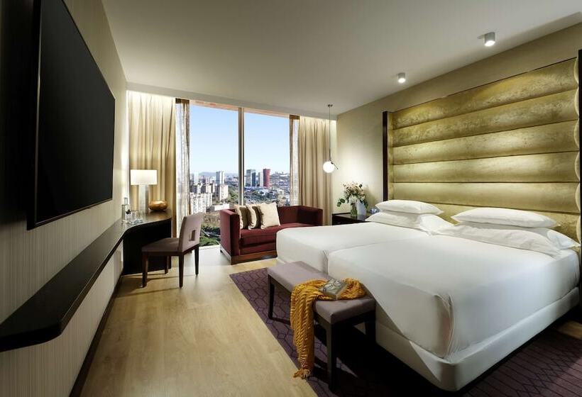 اتاق کلاب, Hyatt Regency Barcelona Tower