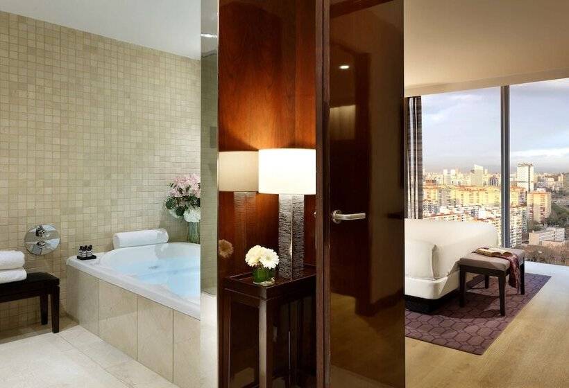 سوییت اجرایی, Hyatt Regency Barcelona Tower