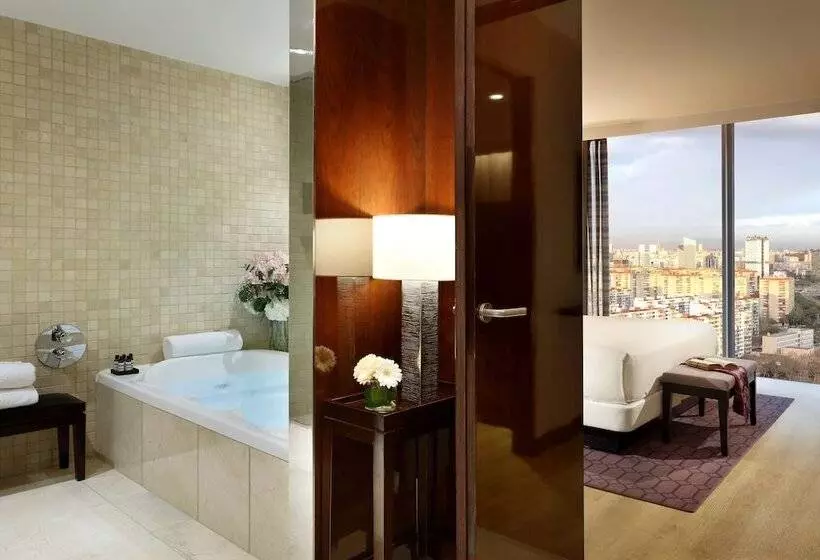 سوییت اجرایی, Hyatt Regency Barcelona Tower
