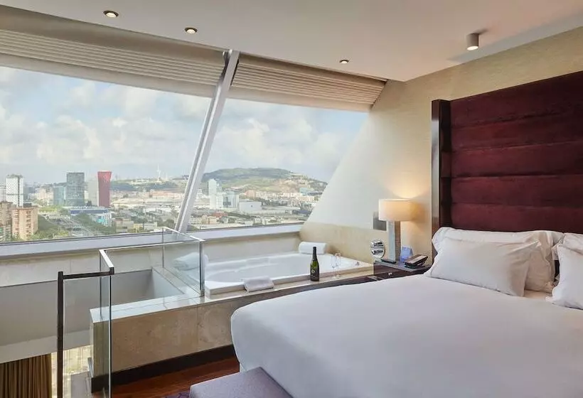 اتاق استاندارد با تخت بزرگ, Hyatt Regency Barcelona Tower