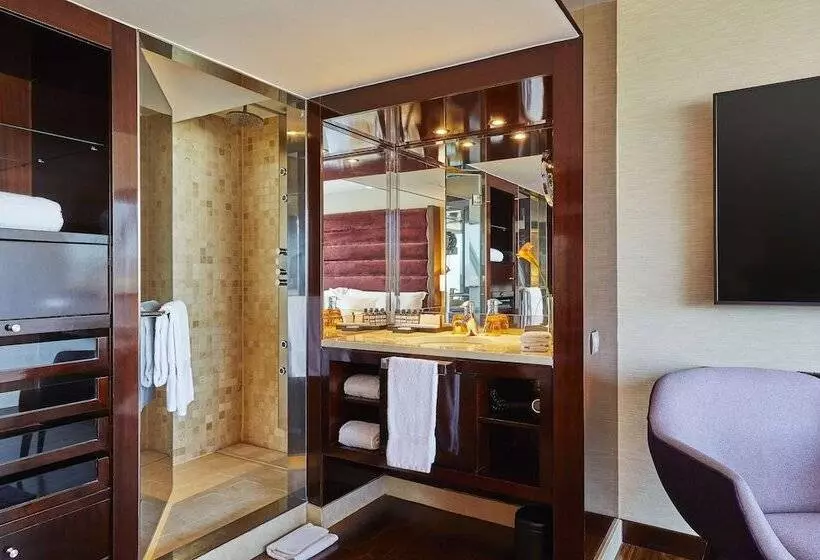 اتاق استاندارد با تخت بزرگ, Hyatt Regency Barcelona Tower